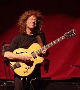 800px Pat metheny orch2