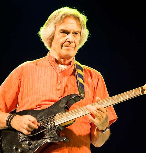 John McLaughlin in the Mir Gitary festival (retouched 1) (1)